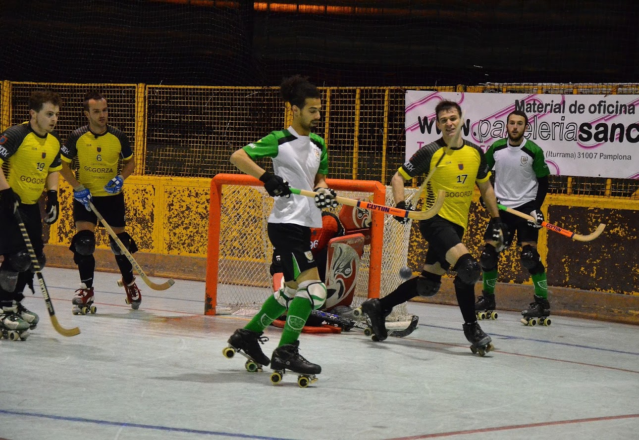 Galería de fotos del derbi jugado entre los equipos Lagunak y Oberena en Barañáin